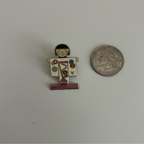 Disney It’s a Small World Japan Konnichiwa Hidden Mickey Pin - Picture 2 of 3